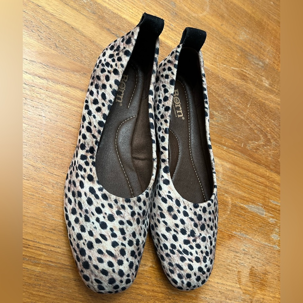 Sz 8M Born Leopard Suede Ballet Flats